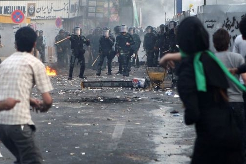 Sobotní protesty v Teheránu.